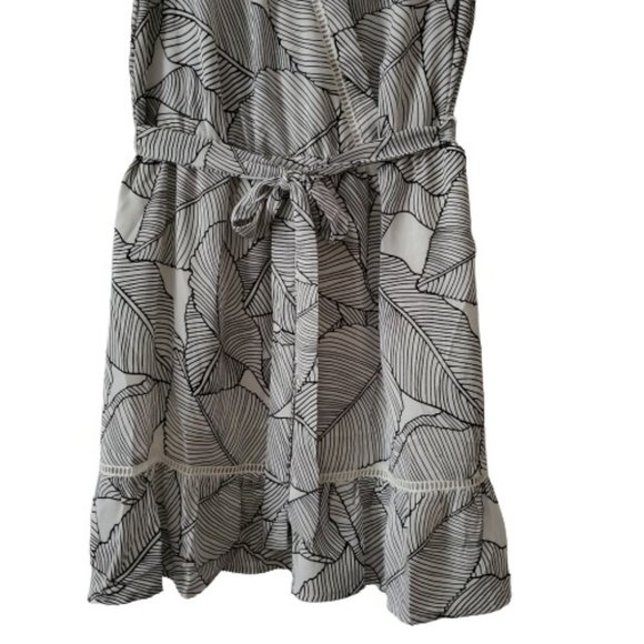 Sienna Sky Women's Leaf Print Surplice Ruffled Short Dress Size Small NWT - Picture 6 of 15